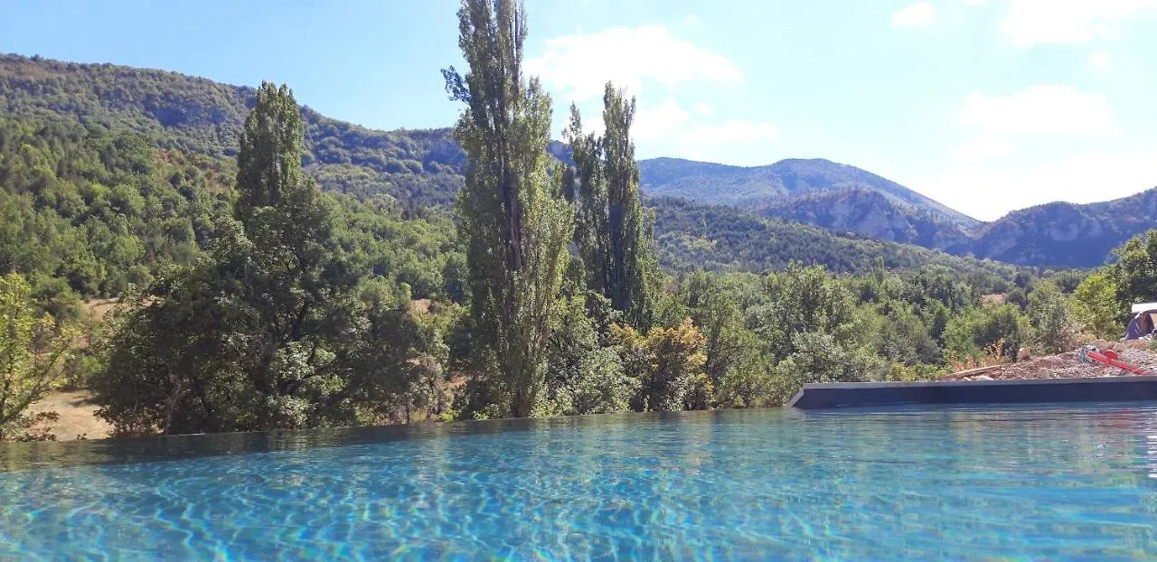 Hébergement de vacances Gîtes Les Costoliers Châteauneuf-Miravail